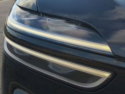 Used 2024 Genesis GV70 2.5T w/ Advanced Package image 9