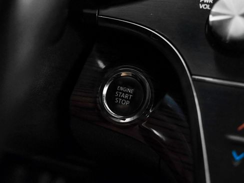 Used 2015 Toyota Avalon Limited FWD image 17