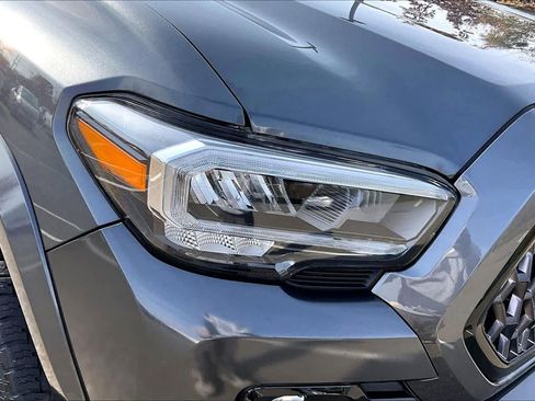 Used 2022 Toyota Tacoma Limited image 28