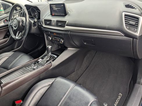 Used 2018 MAZDA MAZDA3 Touring image 29