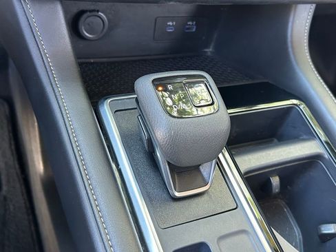 Used 2025 Nissan Pathfinder SV image 24