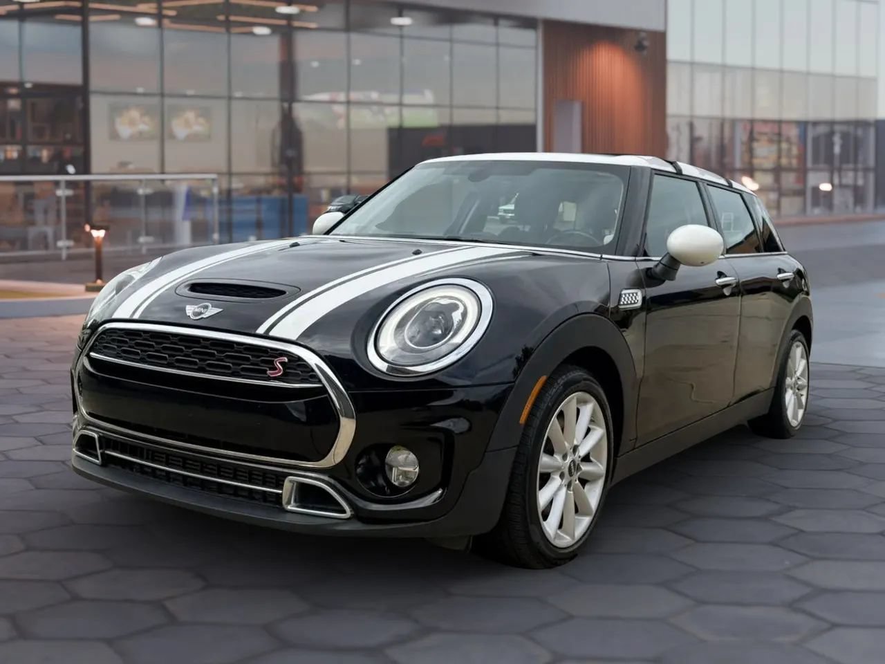 Used 2017 MINI Cooper Clubman S FWD image 1