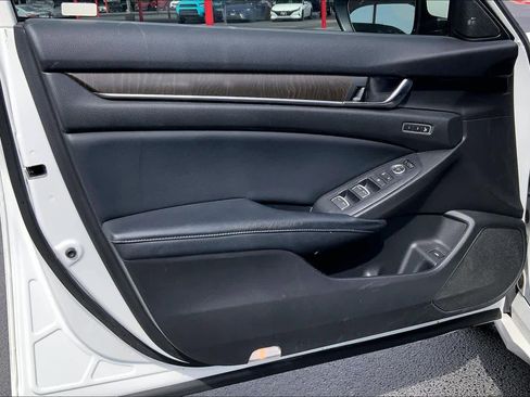 Used 2018 Honda Accord Touring image 22