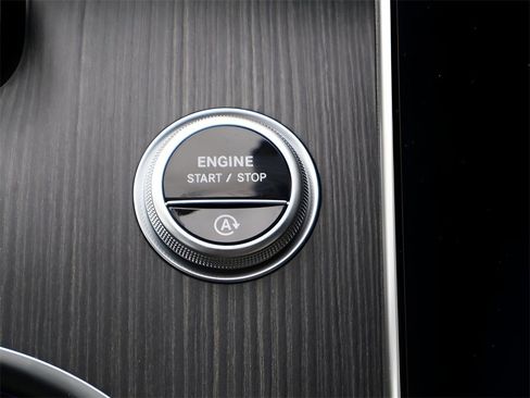 Used 2025 Mercedes-Benz C 300 4MATIC Sedan image 29