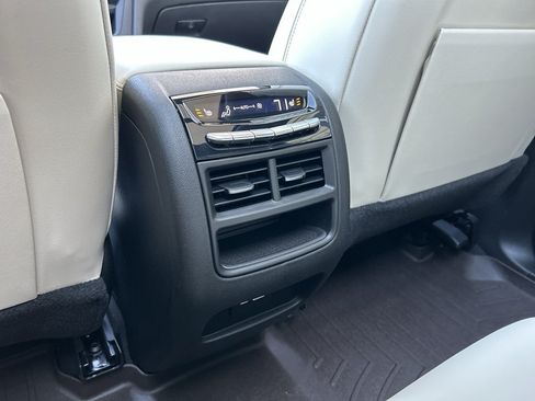 Used 2025 Cadillac XT5 Sportv w/ Technology Package AWD/4WD image 16