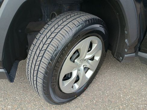 Used 2022 Toyota RAV4 LE image 9