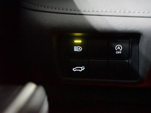 Used 2024 Toyota Highlander XLE image 24