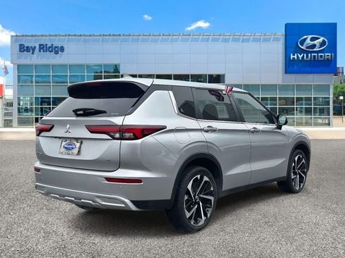 Used 2023 Mitsubishi Outlander SE AWD/4WD image 4