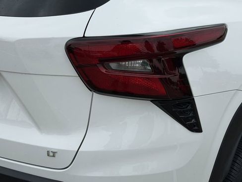 Used 2025 Chevrolet Trax LT FWD image 7