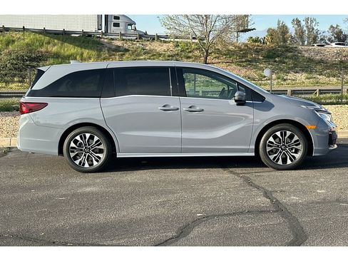 New 2026 Honda Odyssey Elite image 3