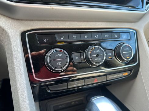 Used 2023 Volkswagen Atlas SE w/ Black Wheel Package image 11