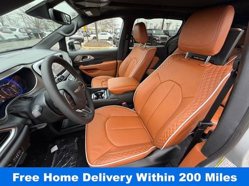 New 2026 Chrysler Pacifica Pinnacle image 15