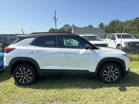 Used 2021 Chevrolet TrailBlazer ACTIV w/ Technology Package FWD image 6
