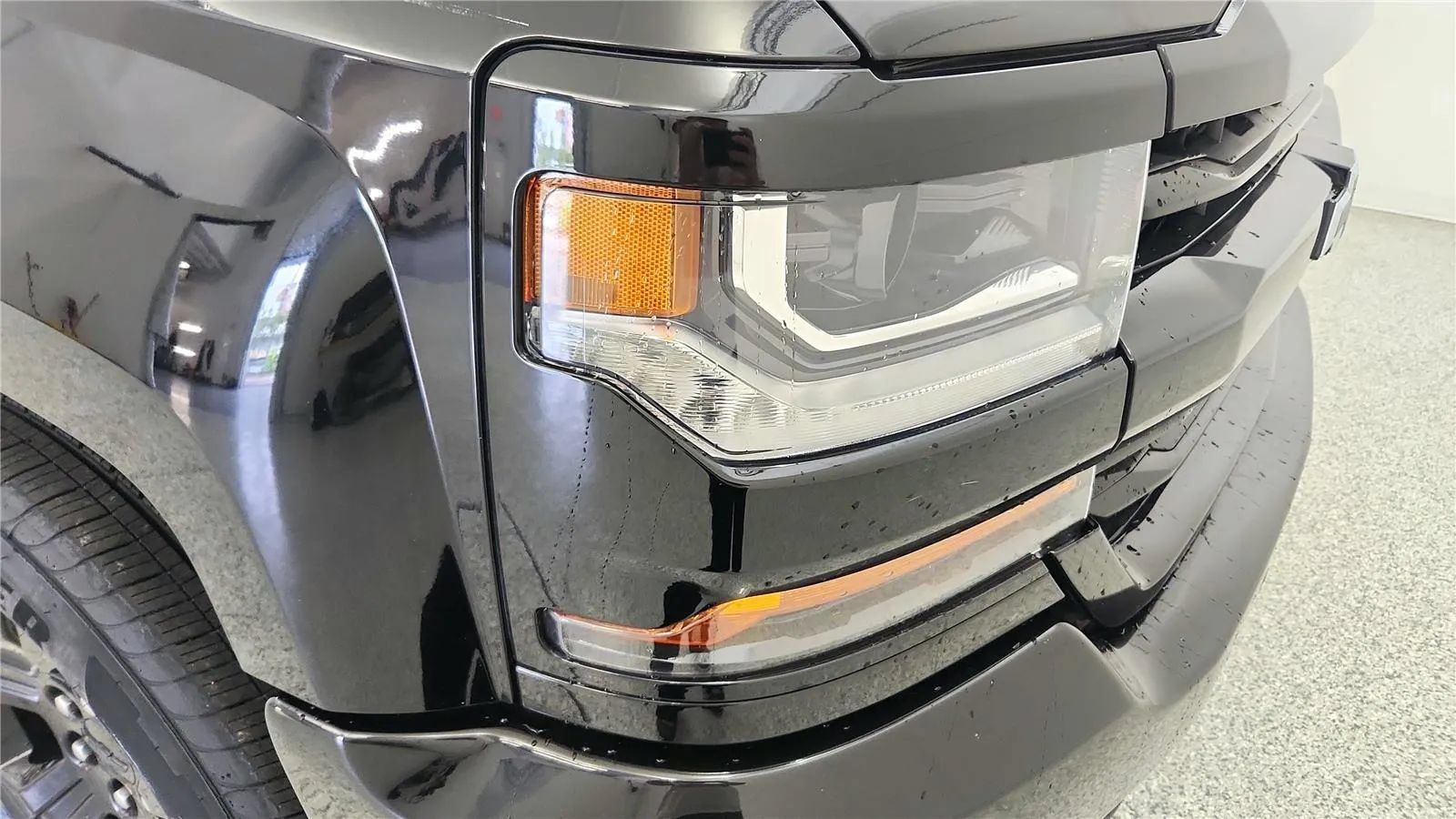 Used 2017 Chevrolet Silverado 1500 LT w/ Midnight Edition AWD/4WD image 31
