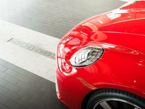 Certified 2025 Porsche 911 Carrera RWD image 17