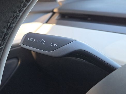 Used 2021 Tesla Model 3 Standard Range Plus image 16