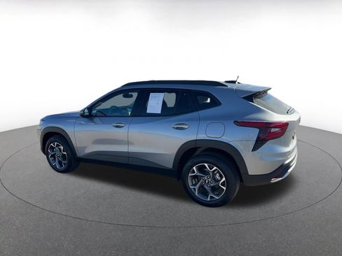 Used 2025 Chevrolet Trax LT image 10