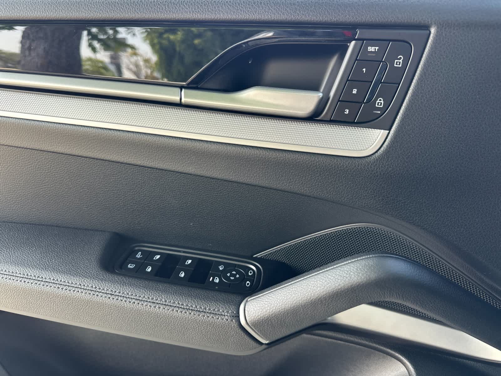Certified 2025 Porsche Cayenne S AWD/4WD image 12