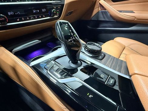 Used 2021 BMW M550i xDrive w/ Executive Package image 33