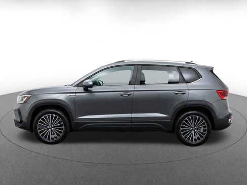Used 2026 Volkswagen Taos SE FWD image 4