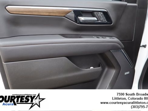 Used 2025 Chevrolet Tahoe High Country AWD/4WD image 24