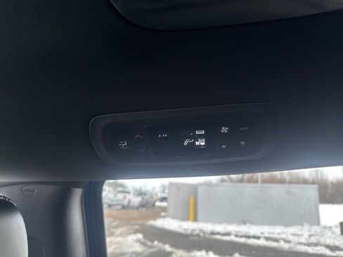 New 2026 Chrysler Pacifica Select image 45