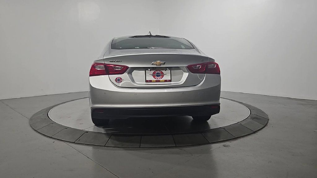 Used 2016 Chevrolet Malibu LT w/ Driver Confidence Package FWD image 4