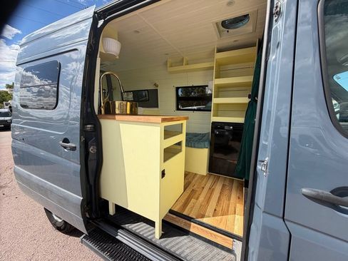 Used 2018 Mercedes-Benz Sprinter 2500 image 13