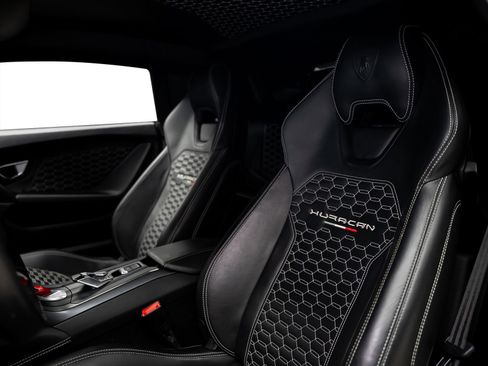 Used 2017 Lamborghini Huracan LP 580-2 RWD image 32
