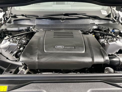 Certified 2025 Land Rover Discovery Dynamic SE image 32