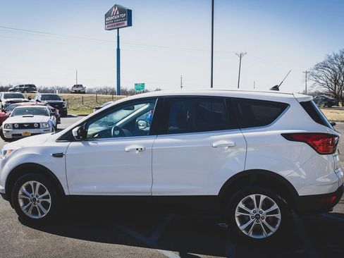 Used 2019 Ford Escape SE image 19