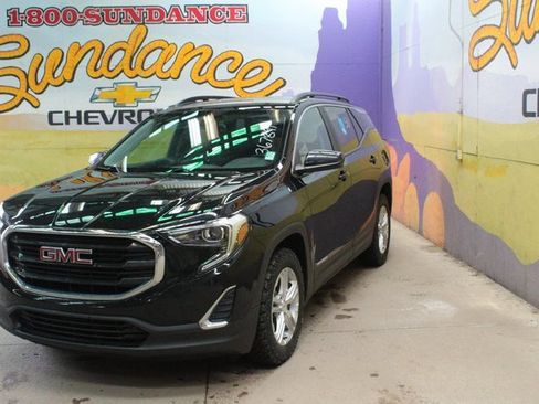 Used 2021 GMC Terrain SLE image 2