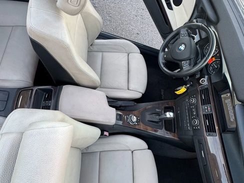 Used 2011 BMW 335i Convertible image 18