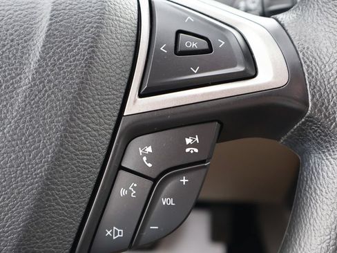 Used 2019 Ford Fusion SE FWD image 6
