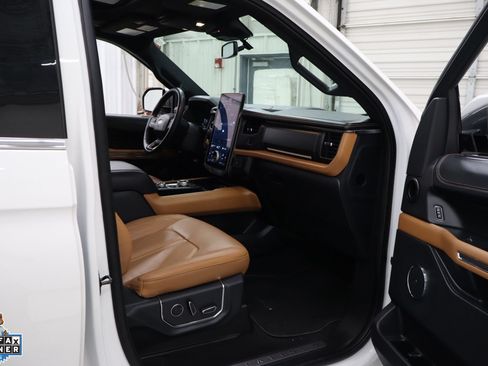 Certified 2024 Ford Expedition Platinum AWD/4WD image 32
