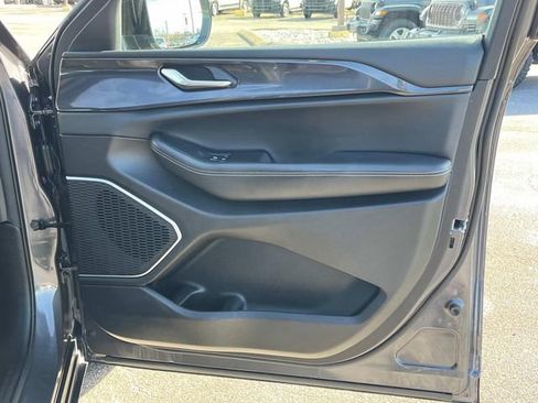 Used 2022 Jeep Grand Cherokee Altitude image 11