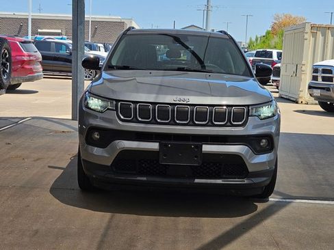 Used 2022 Jeep Compass Latitude w/ Sun and Sound Group FWD image 2
