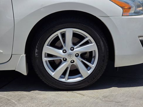 Used 2015 Nissan Altima 2.5 SV FWD image 12