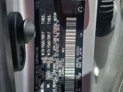 Certified 2022 Toyota 4Runner SR5 AWD/4WD image 36