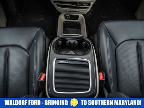 Used 2024 Chrysler Pacifica Touring-L image 27
