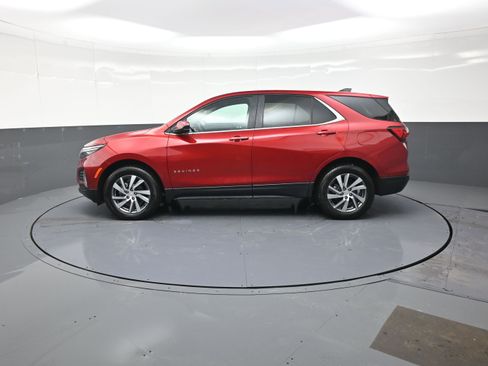 Used 2024 Chevrolet Equinox LT image 2