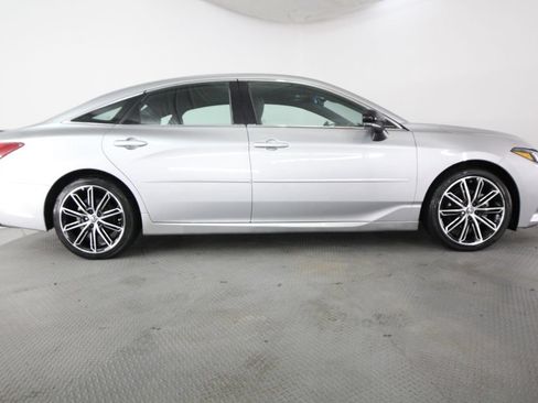 Used 2019 Toyota Avalon XSE w/ All Weather Liner Package FWD image 5