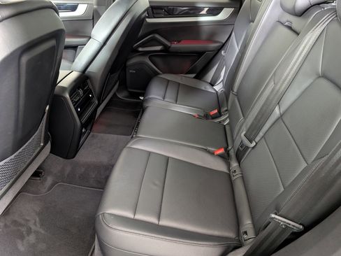 Used 2024 Porsche Cayenne image 17