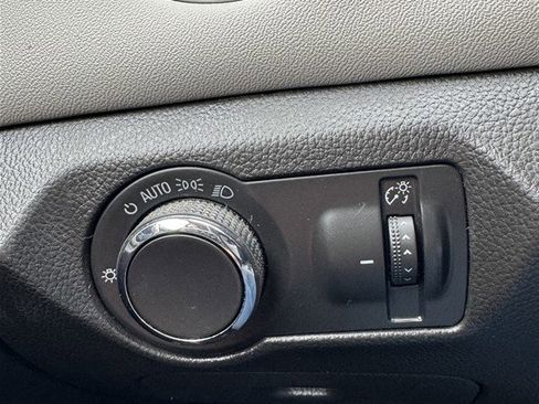 Used 2015 Chevrolet Cruze LS image 22