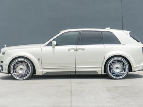 Used 2025 Rolls-Royce Cullinan AWD/4WD image 2