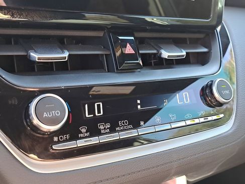 Used 2023 Toyota Corolla Cross XSE w/ Convenience Package image 25