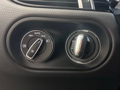 Used 2023 Porsche Macan Turbo AWD/4WD image 11