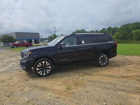 Used 2025 Ford Expedition Max Platinum w/ Driver's Package AWD/4WD image 3