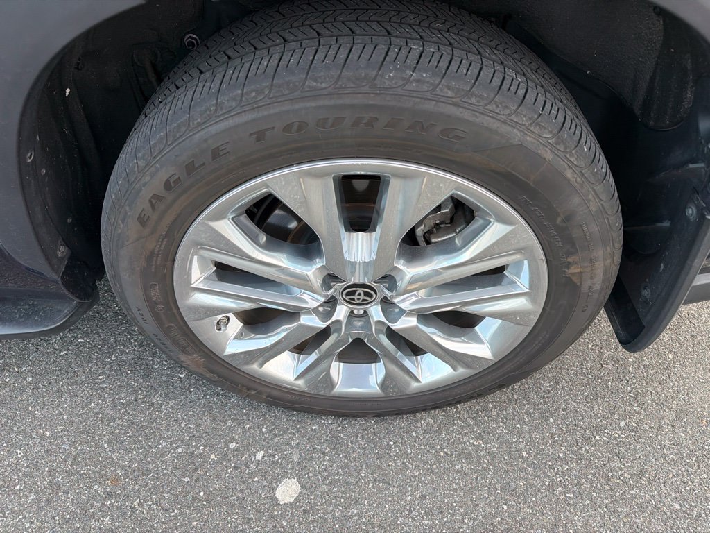 Used 2021 Toyota Highlander Limited AWD/4WD image 10