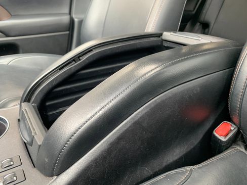 Used 2018 Toyota Highlander XLE w/ Carpet Mat Package (TMS) AWD/4WD image 25